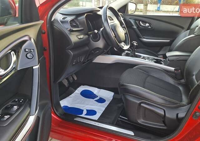 Красный Рено Kadjar, объемом двигателя 1.6 л и пробегом 243 тыс. км за 13900 $, фото 5 на Automoto.ua