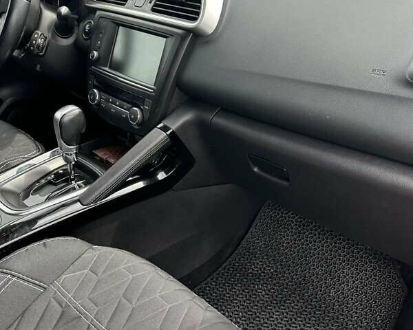 Красный Рено Kadjar, объемом двигателя 1.46 л и пробегом 185 тыс. км за 13500 $, фото 10 на Automoto.ua