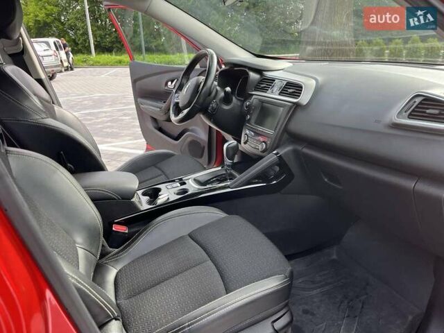 Красный Рено Kadjar, объемом двигателя 1.2 л и пробегом 56 тыс. км за 15700 $, фото 16 на Automoto.ua