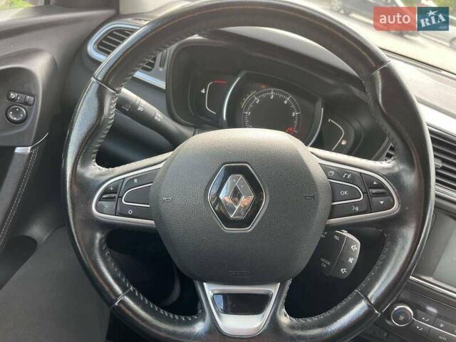 Красный Рено Kadjar, объемом двигателя 1.2 л и пробегом 56 тыс. км за 15700 $, фото 13 на Automoto.ua