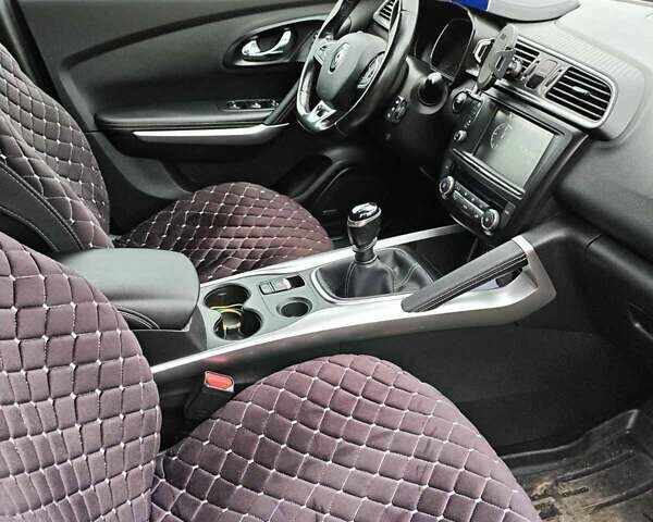Красный Рено Kadjar, объемом двигателя 1.46 л и пробегом 185 тыс. км за 18500 $, фото 10 на Automoto.ua