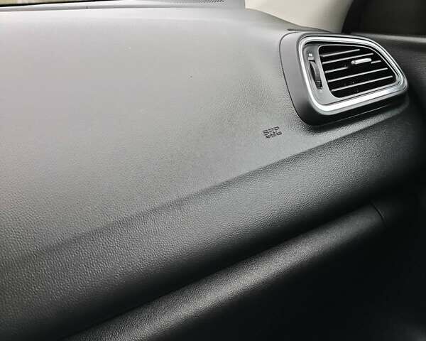 Красный Рено Kadjar, объемом двигателя 1.46 л и пробегом 185 тыс. км за 18500 $, фото 16 на Automoto.ua