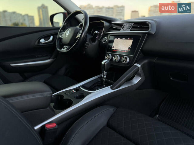 Червоний Рено Kadjar, об'ємом двигуна 1.46 л та пробігом 117 тис. км за 20900 $, фото 3 на Automoto.ua