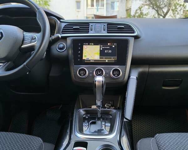 Красный Рено Kadjar, объемом двигателя 1.46 л и пробегом 68 тыс. км за 22868 $, фото 6 на Automoto.ua
