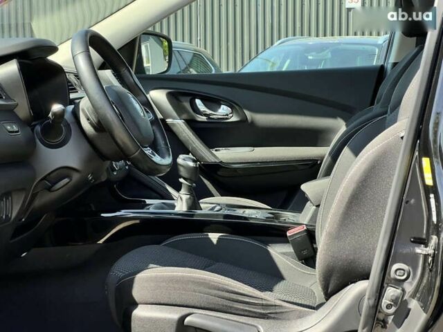 Рено Kadjar, объемом двигателя 1.6 л и пробегом 175 тыс. км за 15867 $, фото 23 на Automoto.ua