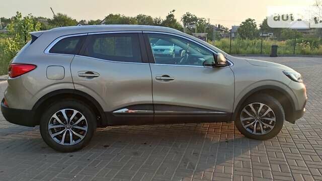 Жовтий Рено Kadjar, об'ємом двигуна 1.5 л та пробігом 170 тис. км за 17400 $, фото 4 на Automoto.ua