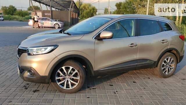 Желтый Рено Kadjar, объемом двигателя 1.5 л и пробегом 170 тыс. км за 17400 $, фото 12 на Automoto.ua