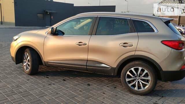 Желтый Рено Kadjar, объемом двигателя 1.5 л и пробегом 170 тыс. км за 17400 $, фото 10 на Automoto.ua