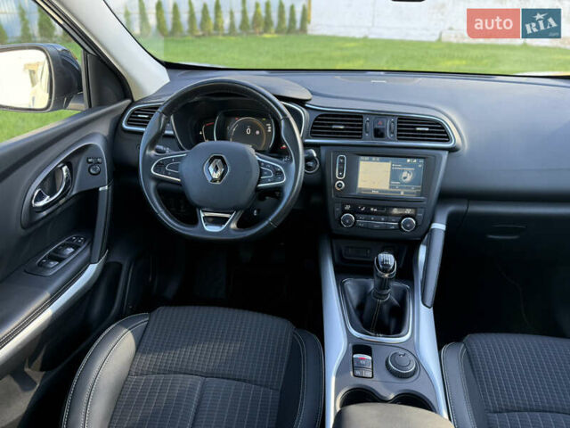 Серый Рено Kadjar, объемом двигателя 1.6 л и пробегом 171 тыс. км за 17999 $, фото 26 на Automoto.ua