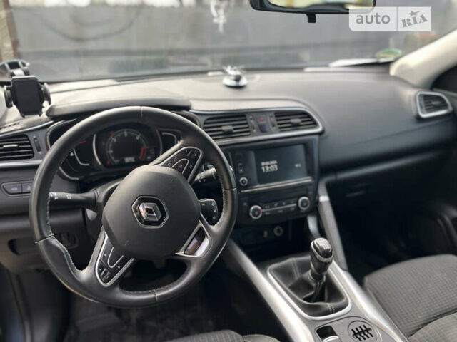 Сірий Рено Kadjar, об'ємом двигуна 1.6 л та пробігом 109 тис. км за 17000 $, фото 8 на Automoto.ua