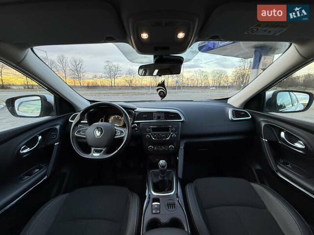 Серый Рено Kadjar, объемом двигателя 1.5 л и пробегом 134 тыс. км за 16500 $, фото 58 на Automoto.ua