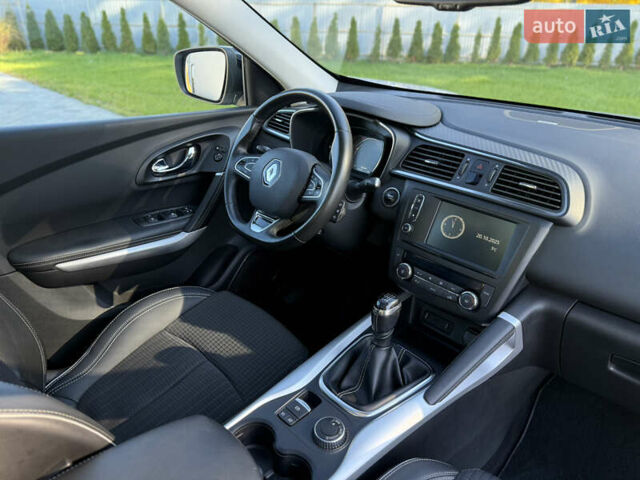 Серый Рено Kadjar, объемом двигателя 1.6 л и пробегом 171 тыс. км за 17999 $, фото 25 на Automoto.ua