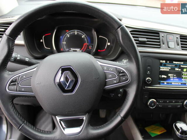 Серый Рено Kadjar, объемом двигателя 1.6 л и пробегом 92 тыс. км за 17500 $, фото 14 на Automoto.ua