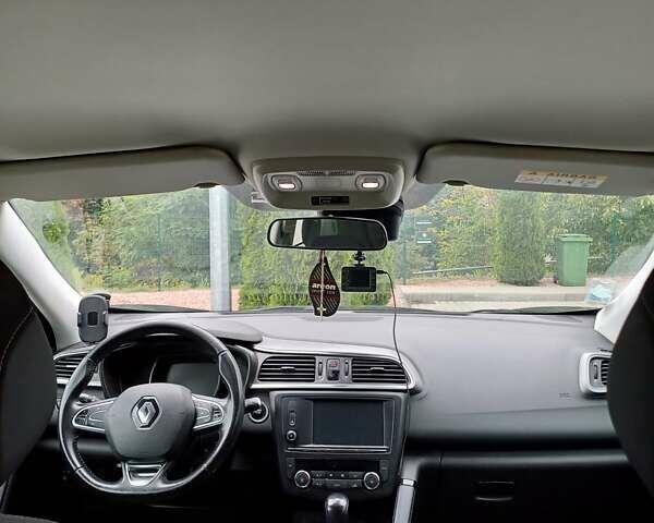 Сірий Рено Kadjar, об'ємом двигуна 1.5 л та пробігом 277 тис. км за 14600 $, фото 3 на Automoto.ua