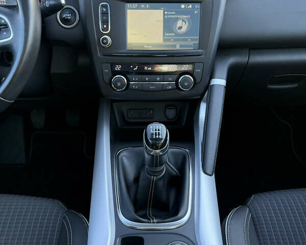 Серый Рено Kadjar, объемом двигателя 1.6 л и пробегом 171 тыс. км за 17999 $, фото 27 на Automoto.ua