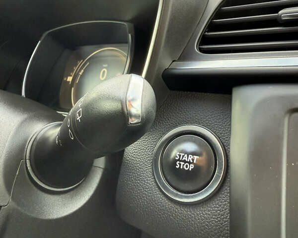 Сірий Рено Kadjar, об'ємом двигуна 1.46 л та пробігом 275 тис. км за 12900 $, фото 38 на Automoto.ua