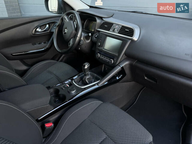 Серый Рено Kadjar, объемом двигателя 1.6 л и пробегом 200 тыс. км за 14999 $, фото 9 на Automoto.ua