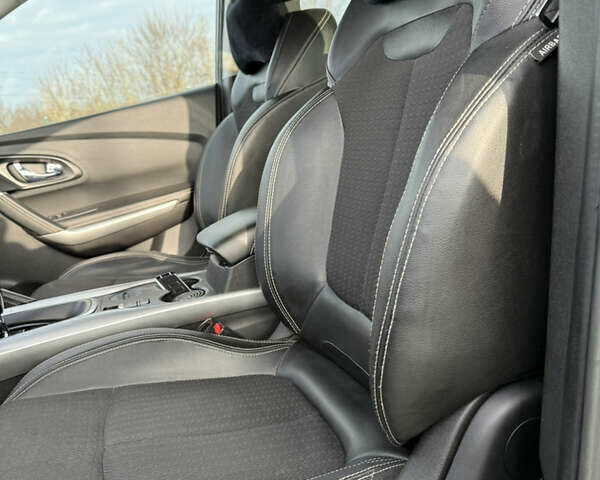 Сірий Рено Kadjar, об'ємом двигуна 1.46 л та пробігом 275 тис. км за 12900 $, фото 25 на Automoto.ua