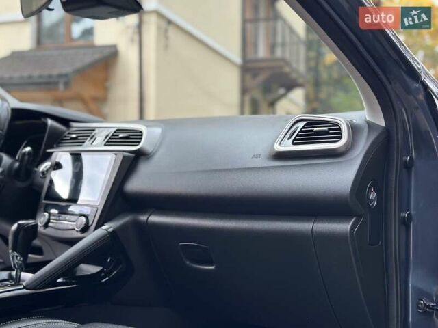Серый Рено Kadjar, объемом двигателя 1.5 л и пробегом 167 тыс. км за 15850 $, фото 24 на Automoto.ua