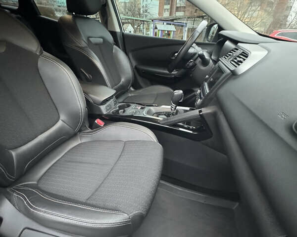 Серый Рено Kadjar, объемом двигателя 1.46 л и пробегом 124 тыс. км за 17200 $, фото 42 на Automoto.ua