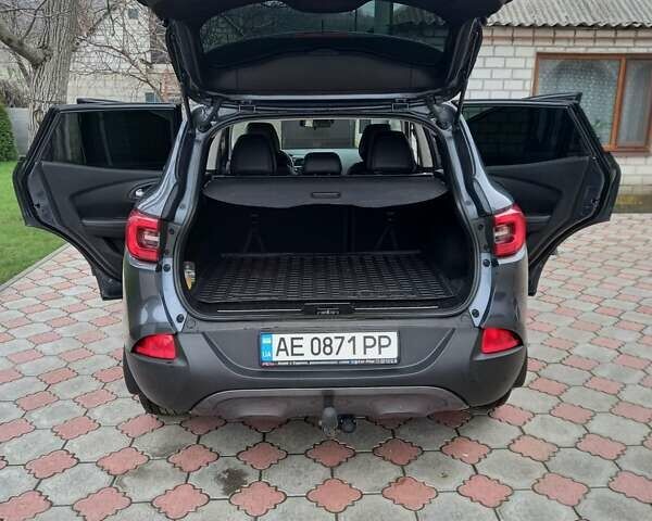 Серый Рено Kadjar, объемом двигателя 1.46 л и пробегом 225 тыс. км за 16500 $, фото 3 на Automoto.ua
