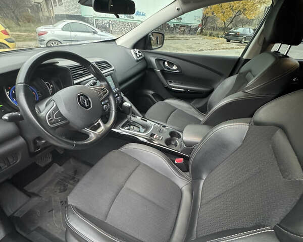 Серый Рено Kadjar, объемом двигателя 1.46 л и пробегом 124 тыс. км за 17200 $, фото 48 на Automoto.ua