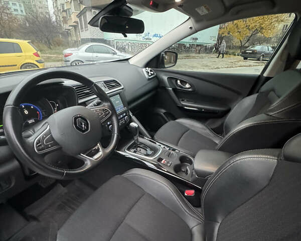 Серый Рено Kadjar, объемом двигателя 1.46 л и пробегом 124 тыс. км за 17200 $, фото 43 на Automoto.ua
