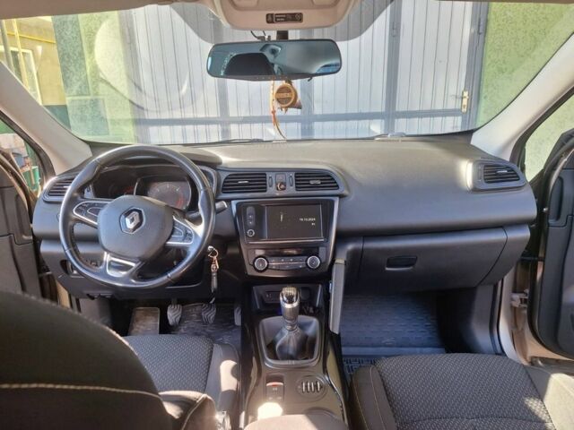 Сірий Рено Kadjar, об'ємом двигуна 1.5 л та пробігом 305 тис. км за 12899 $, фото 11 на Automoto.ua