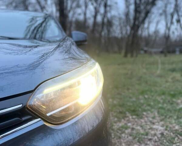 Серый Рено Kadjar, объемом двигателя 1.46 л и пробегом 246 тыс. км за 16499 $, фото 3 на Automoto.ua