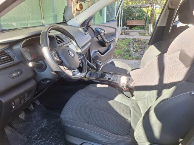 Сірий Рено Kadjar, об'ємом двигуна 1.5 л та пробігом 305 тис. км за 12899 $, фото 3 на Automoto.ua