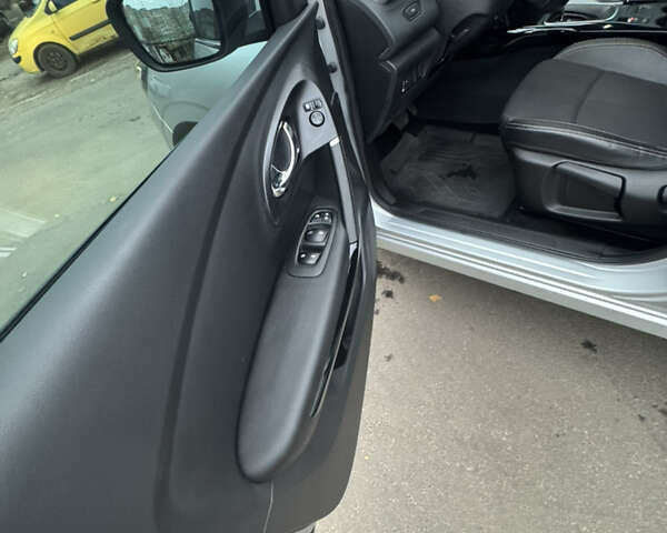 Серый Рено Kadjar, объемом двигателя 1.46 л и пробегом 124 тыс. км за 17200 $, фото 60 на Automoto.ua