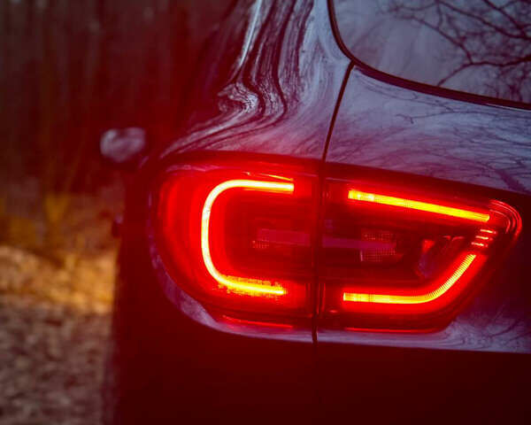 Серый Рено Kadjar, объемом двигателя 1.5 л и пробегом 157 тыс. км за 16700 $, фото 5 на Automoto.ua