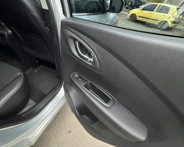 Серый Рено Kadjar, объемом двигателя 1.46 л и пробегом 124 тыс. км за 17200 $, фото 57 на Automoto.ua