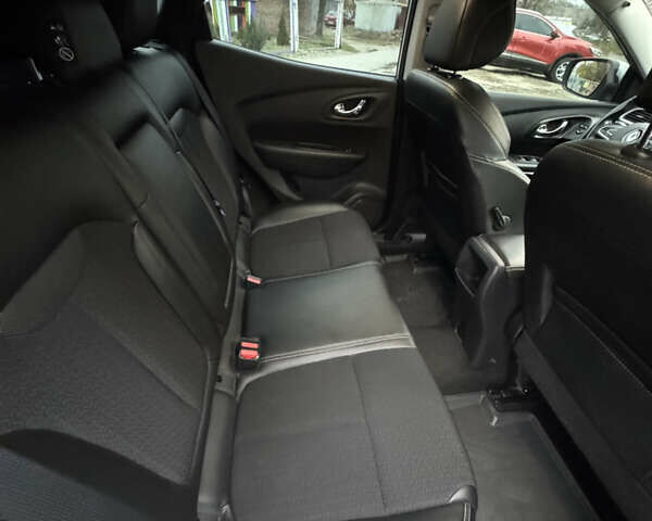 Серый Рено Kadjar, объемом двигателя 1.46 л и пробегом 124 тыс. км за 17200 $, фото 61 на Automoto.ua