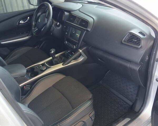 Серый Рено Kadjar, объемом двигателя 1.2 л и пробегом 170 тыс. км за 14000 $, фото 9 на Automoto.ua