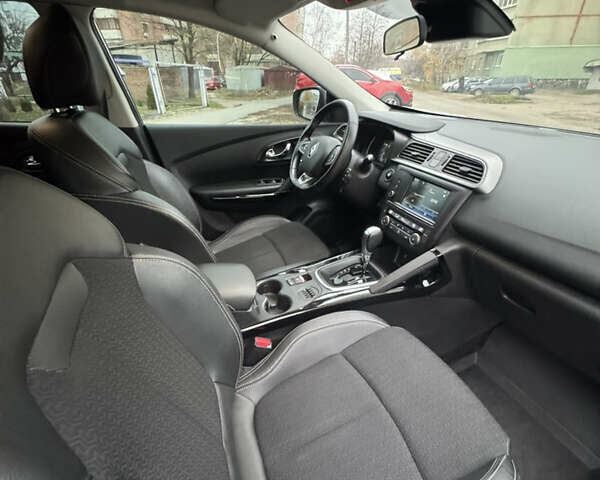 Серый Рено Kadjar, объемом двигателя 1.46 л и пробегом 124 тыс. км за 17200 $, фото 46 на Automoto.ua