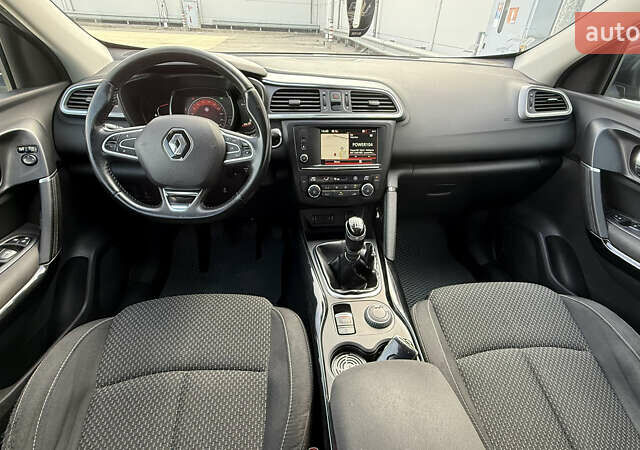 Серый Рено Kadjar, объемом двигателя 1.6 л и пробегом 245 тыс. км за 15000 $, фото 50 на Automoto.ua