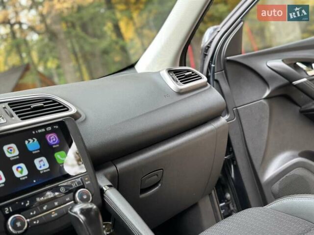 Серый Рено Kadjar, объемом двигателя 1.5 л и пробегом 167 тыс. км за 15850 $, фото 10 на Automoto.ua