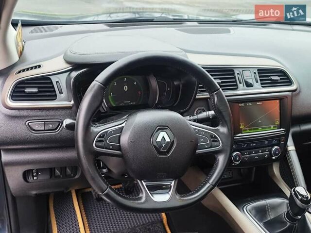 Серый Рено Kadjar, объемом двигателя 1.5 л и пробегом 215 тыс. км за 15300 $, фото 43 на Automoto.ua