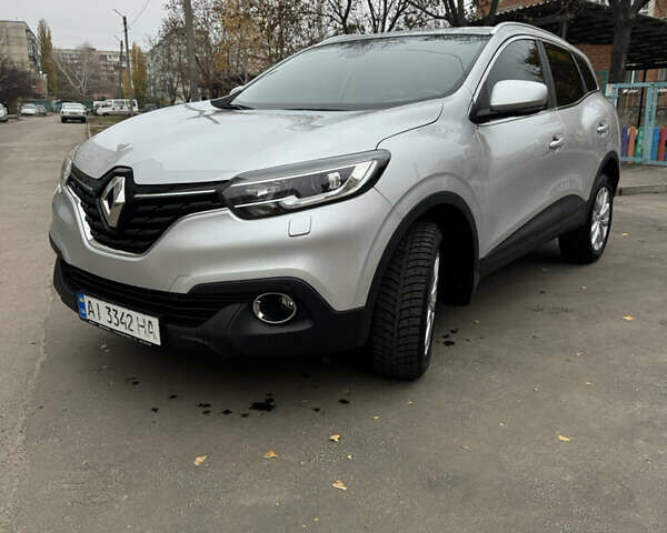 Серый Рено Kadjar, объемом двигателя 1.46 л и пробегом 124 тыс. км за 17200 $, фото 2 на Automoto.ua