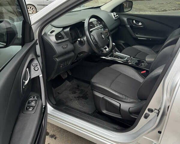 Серый Рено Kadjar, объемом двигателя 1.46 л и пробегом 124 тыс. км за 17200 $, фото 52 на Automoto.ua