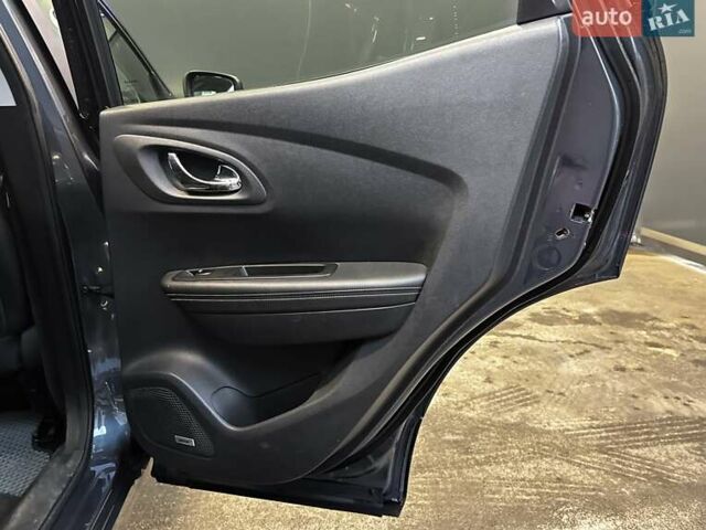 Рено Kadjar 2016 в Киеве на Automoto.ua Серый Рено Kadjar, объемом двигателя 1.5 л и пробегом 285 тыс. км за 13800 $, фото 25 на Automoto.ua