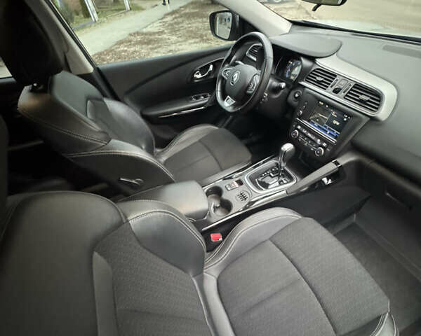Серый Рено Kadjar, объемом двигателя 1.46 л и пробегом 124 тыс. км за 17200 $, фото 44 на Automoto.ua