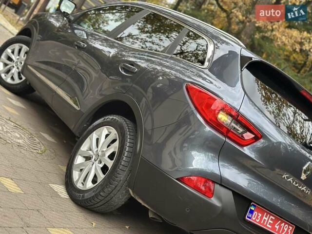 Серый Рено Kadjar, объемом двигателя 1.5 л и пробегом 167 тыс. км за 15850 $, фото 76 на Automoto.ua
