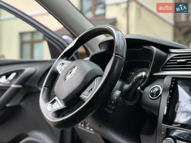 Серый Рено Kadjar, объемом двигателя 1.5 л и пробегом 167 тыс. км за 15850 $, фото 19 на Automoto.ua