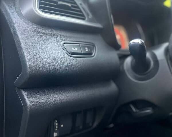 Серый Рено Kadjar, объемом двигателя 1.46 л и пробегом 246 тыс. км за 16400 $, фото 12 на Automoto.ua