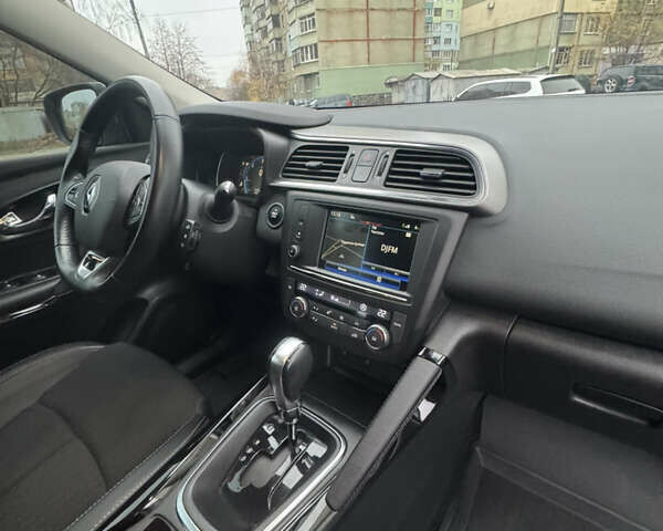 Серый Рено Kadjar, объемом двигателя 1.46 л и пробегом 124 тыс. км за 17200 $, фото 56 на Automoto.ua