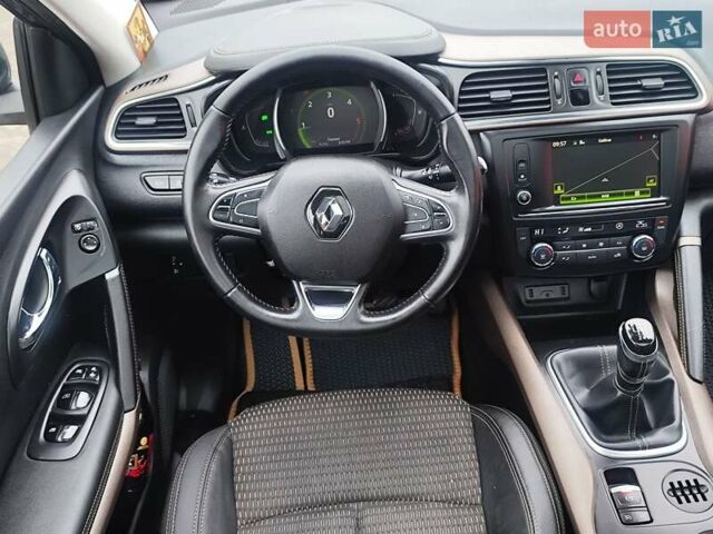 Серый Рено Kadjar, объемом двигателя 1.5 л и пробегом 215 тыс. км за 15300 $, фото 13 на Automoto.ua