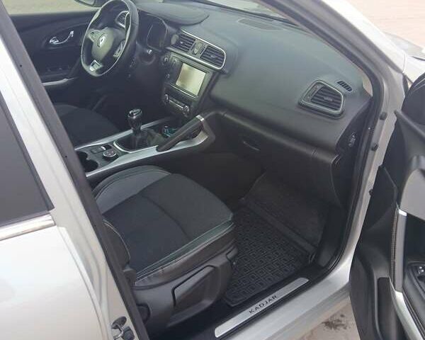 Серый Рено Kadjar, объемом двигателя 1.2 л и пробегом 170 тыс. км за 14000 $, фото 5 на Automoto.ua