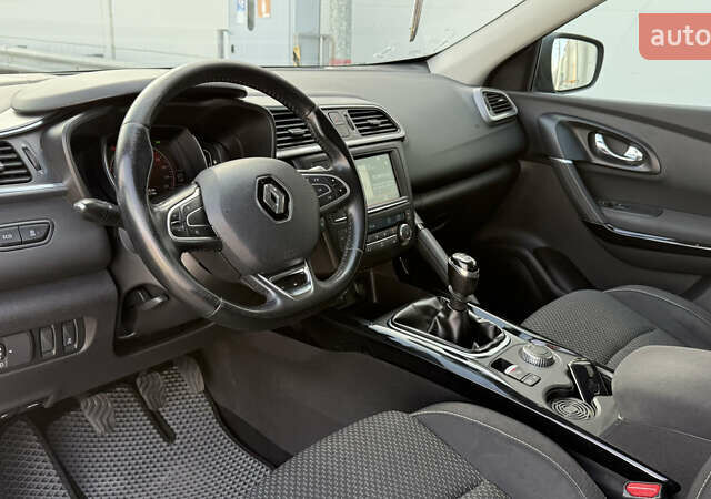 Серый Рено Kadjar, объемом двигателя 1.6 л и пробегом 245 тыс. км за 15000 $, фото 21 на Automoto.ua